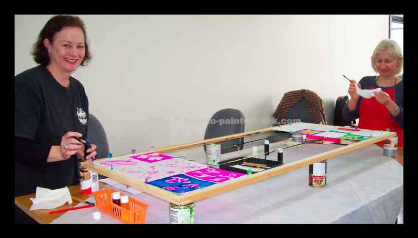 http://how-to-paint-on-silk.com/uploads/images/class-photos/how-to-paint-on-silk-students-painting-samples.jpg